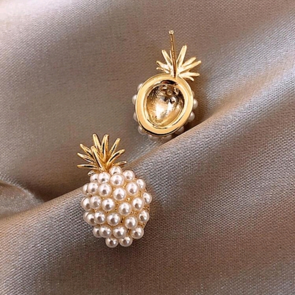 NEWl Pinapple faux pearl stud earrings - Picture 5 of 8